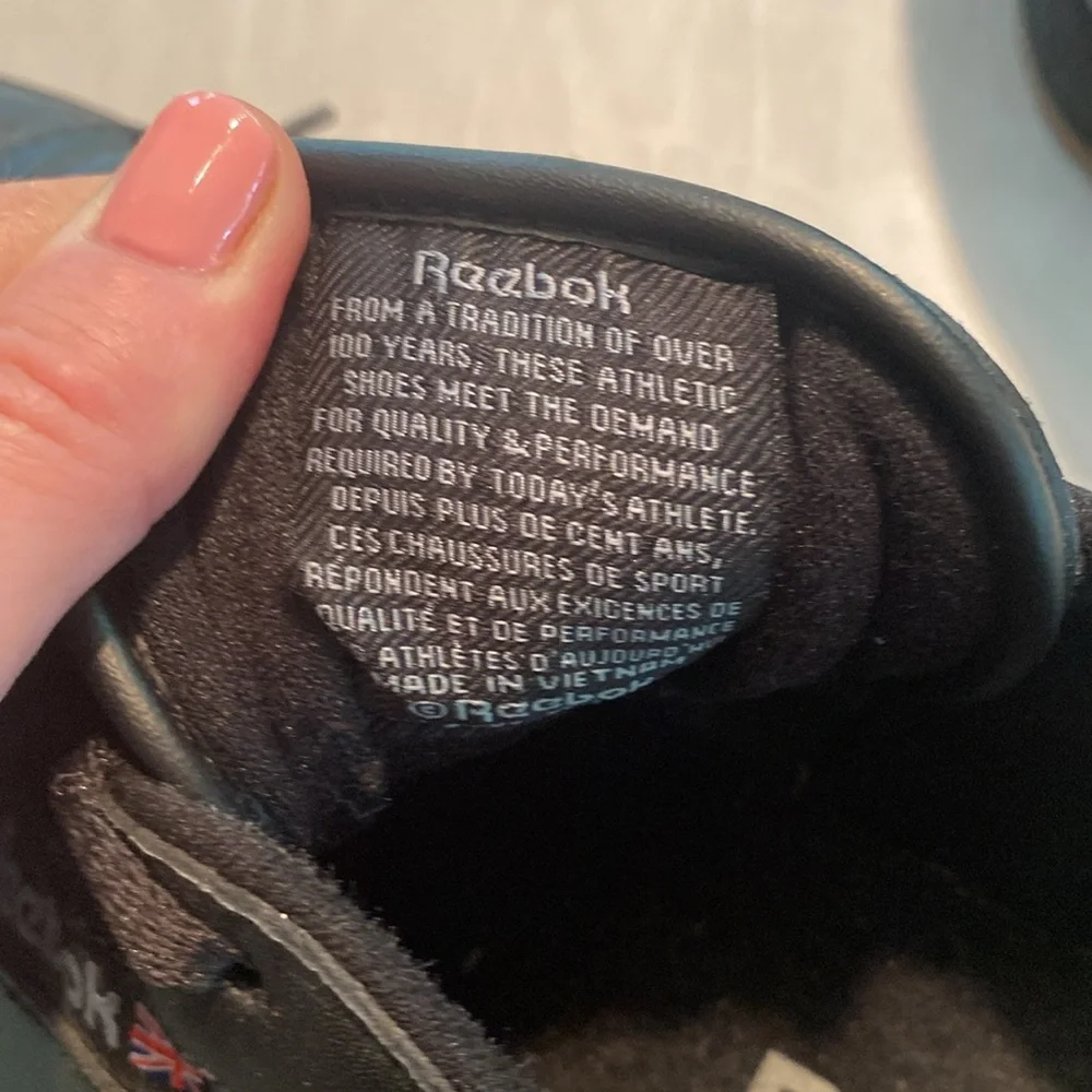 REEBOK Men’s Classic Black Leather Shoes - Picture 6 of 8